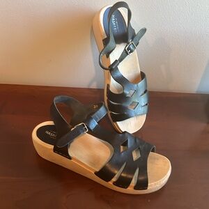 EUC Swedish Hasbeens “ Ellen” Sandals